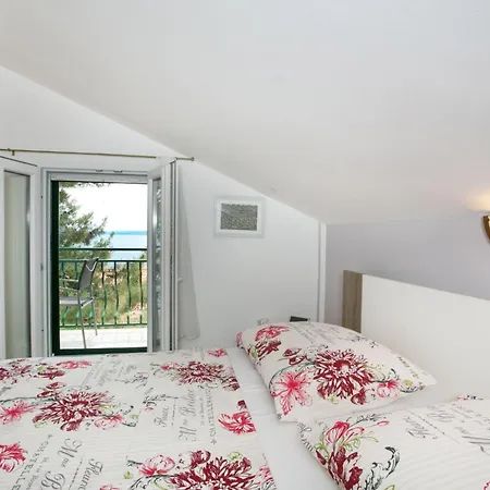 Mit Balkon Und Herrlichem Meerblick By Interhome