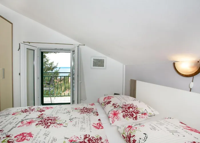 Mit Balkon Und Herrlichem Meerblick By Interhome